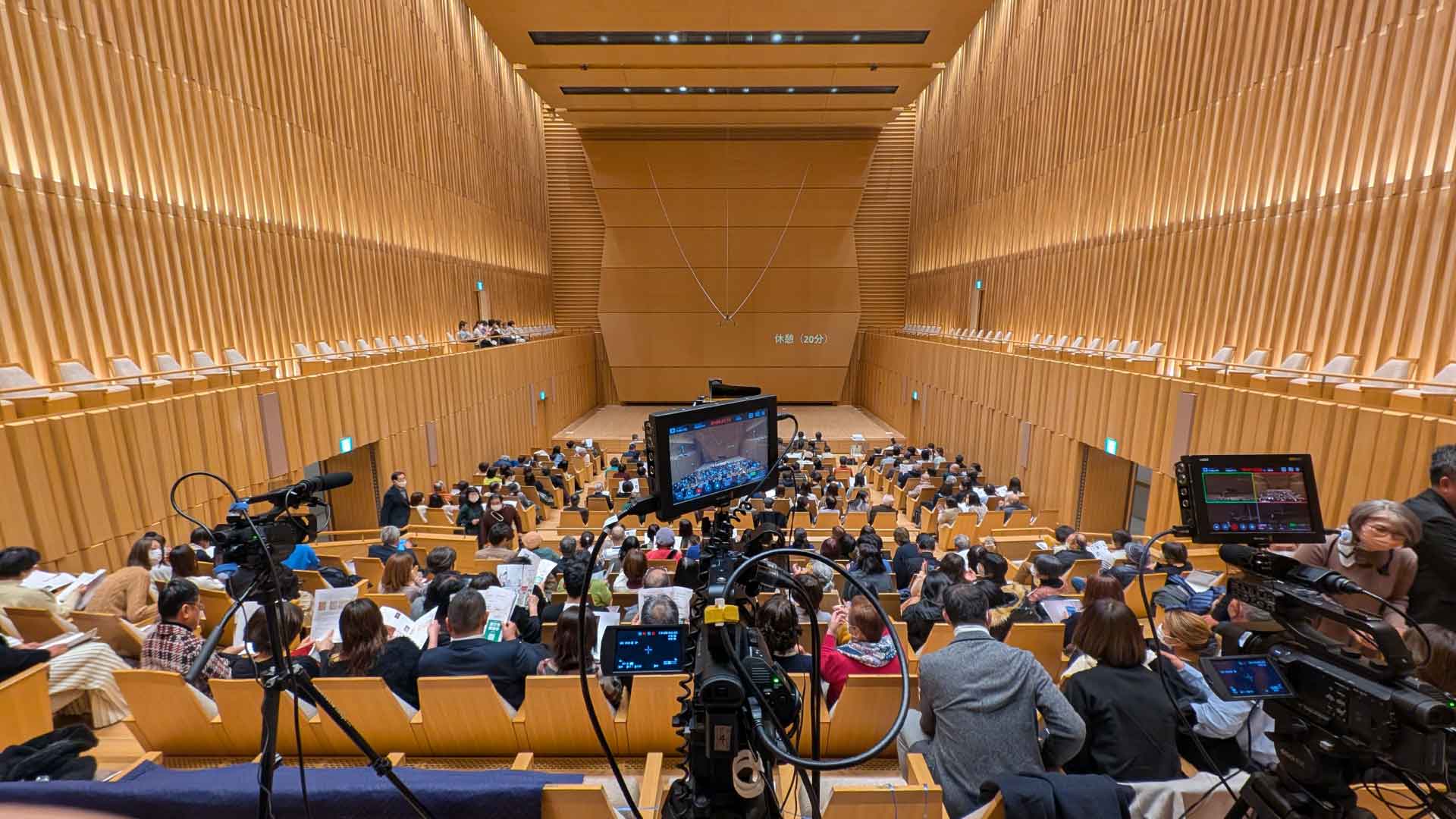 大阪エリアのコンサートホールで行われる発表会の様子